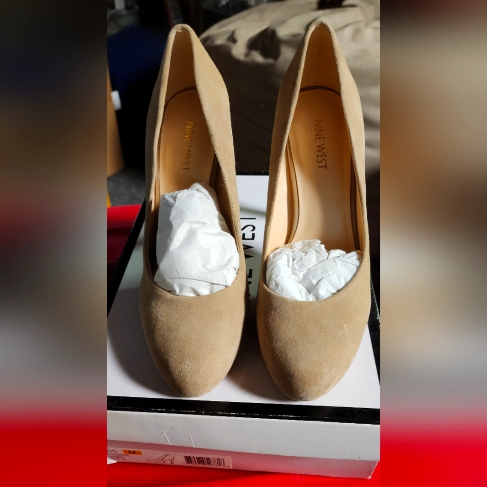 Nine West Cream/Beige Heel Pumps